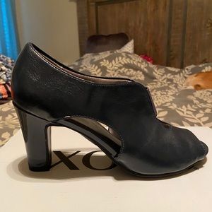 Life Stride Navy heel